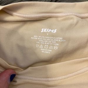 Skims long sleeve body suit. Size Medium